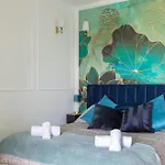 Green Lodge *